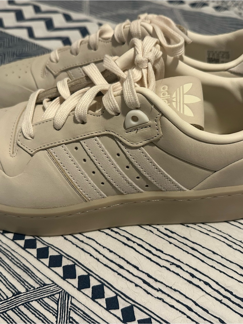 adidas Originals Rivarly Lux Low sneakers in off white—Never Worn
